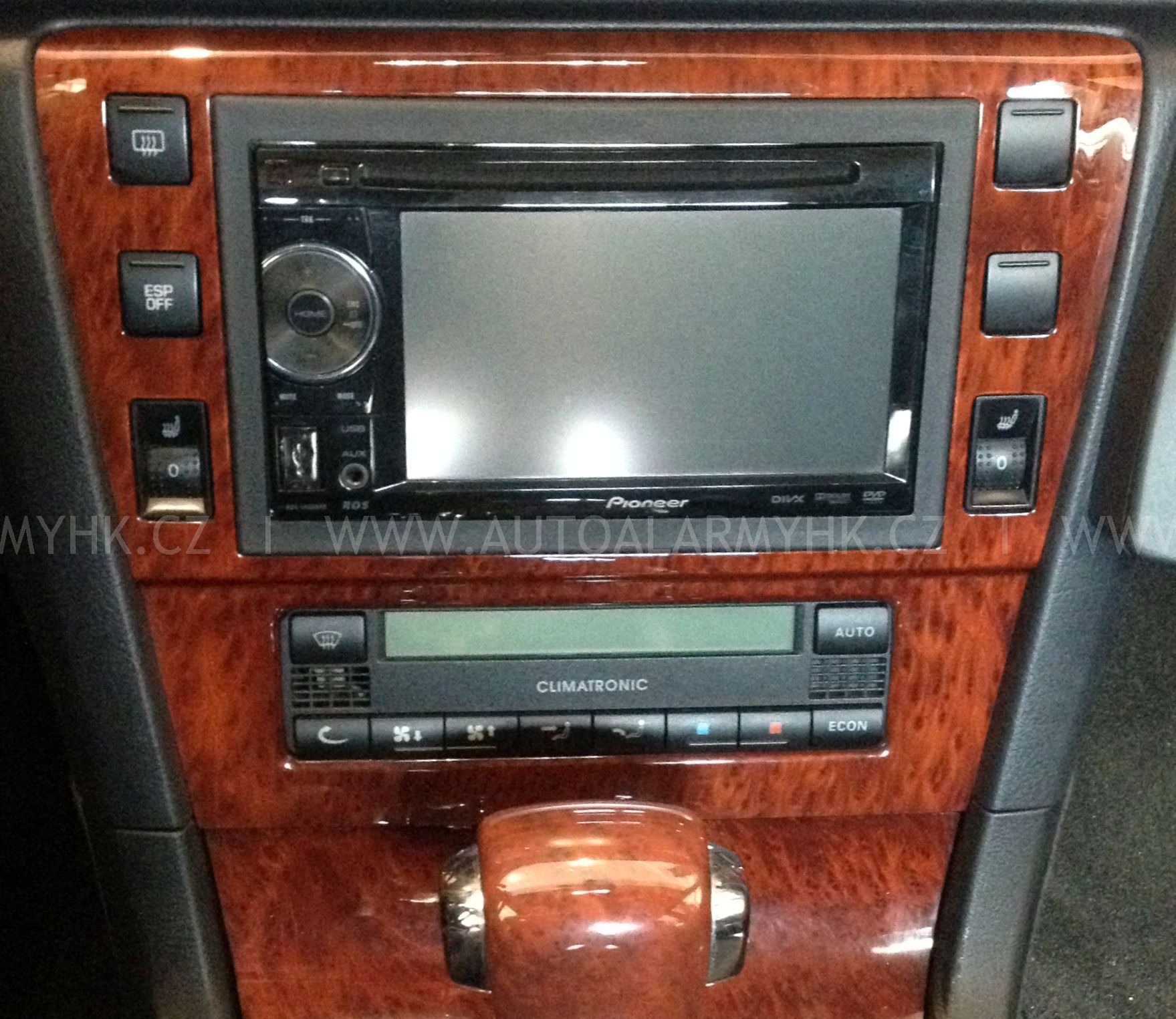 ŠKODA SUPERB - VLASTNÍ RADIO PIONEER