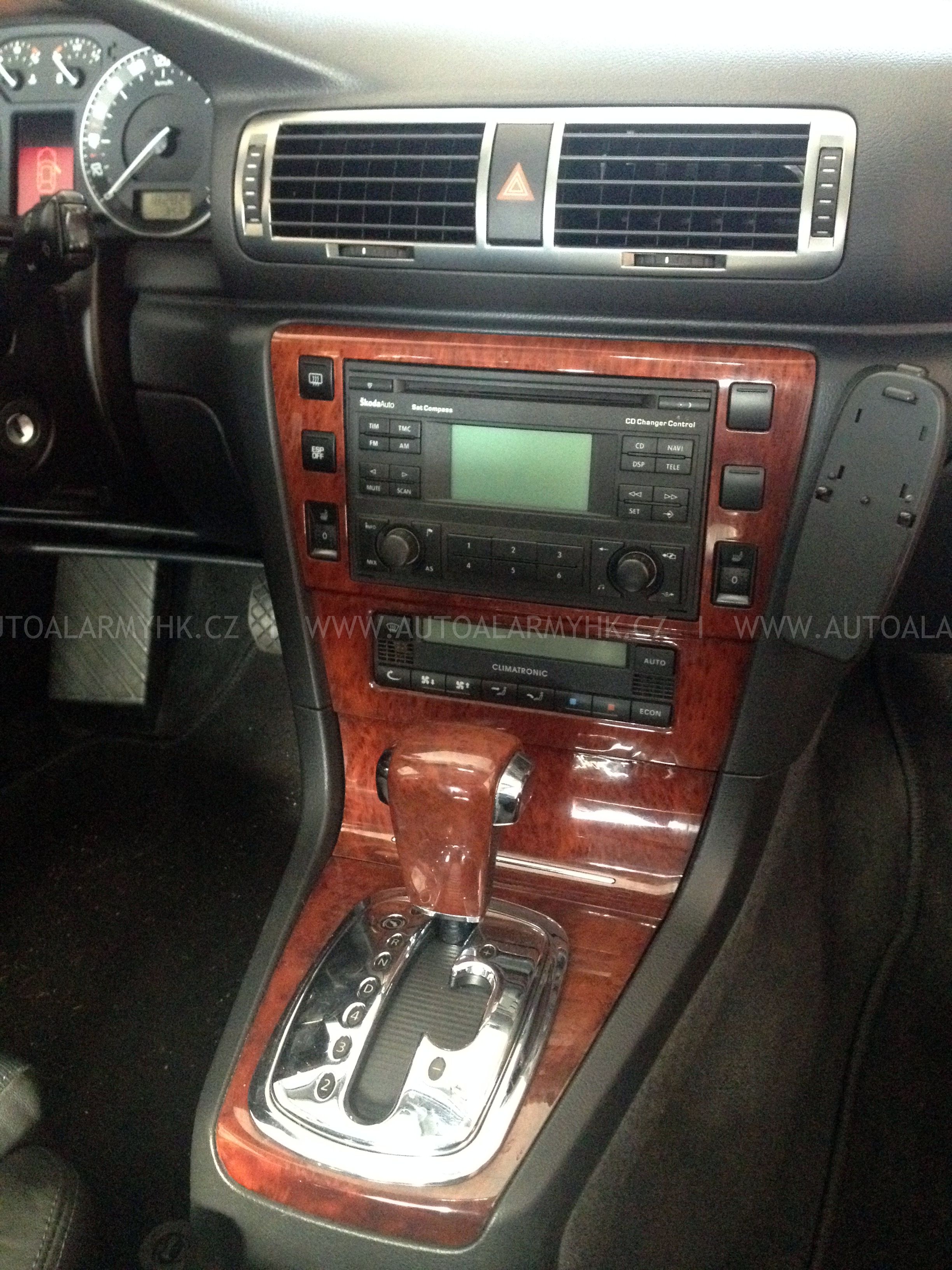 ŠKODA SUPERB - VLASTNÍ RADIO PIONEER