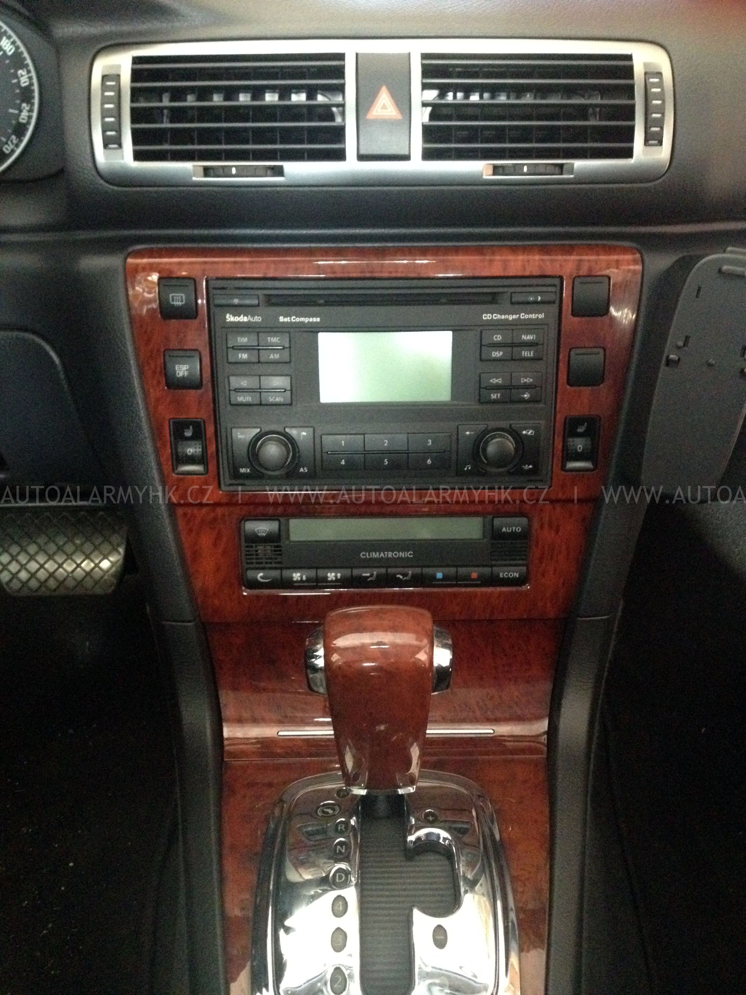 ŠKODA SUPERB - VLASTNÍ RADIO PIONEER